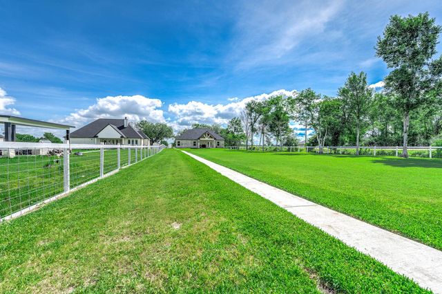 8032 Short Rd Road, Needville, TX 77461