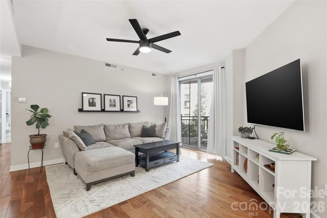 718 W Trade Street 305, Charlotte, NC 28202