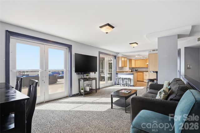 718 W Trade Street 305, Charlotte, NC 28202