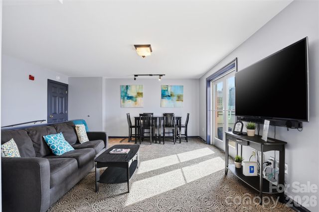 718 W Trade Street 305, Charlotte, NC 28202