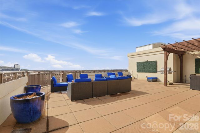 718 W Trade Street 305, Charlotte, NC 28202