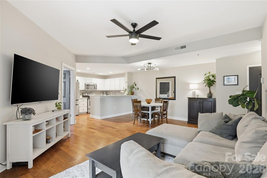 718 W Trade Street 305, Charlotte, NC 28202