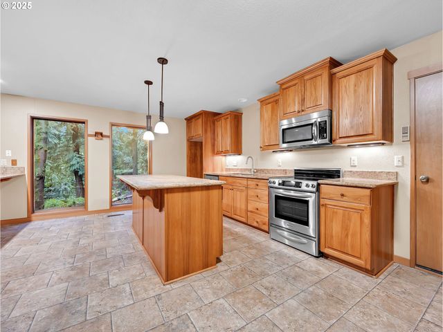 35570 Se BARNUM Rd, Sandy, OR 97055