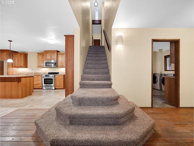 35570 Se BARNUM Rd, Sandy, OR 97055