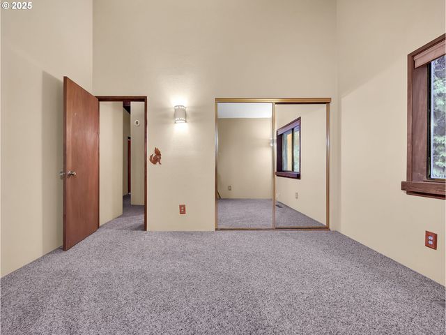 35570 Se BARNUM Rd, Sandy, OR 97055