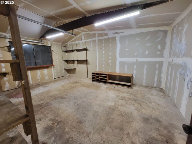 35570 Se BARNUM Rd, Sandy, OR 97055