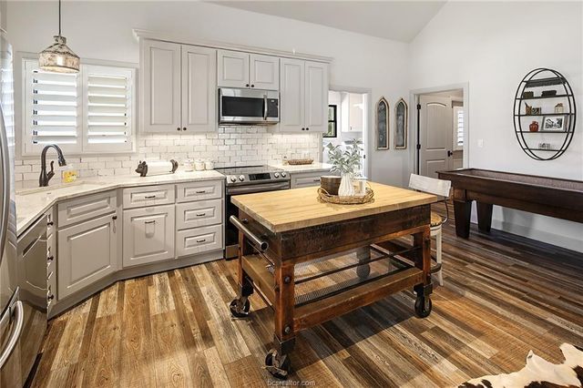 3190 Fm 1361, Somerville, TX 77879