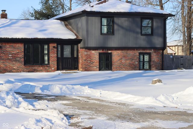 4856 Catalina Drive S, New Palestine, IN 46163