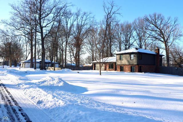 4856 Catalina Drive S, New Palestine, IN 46163