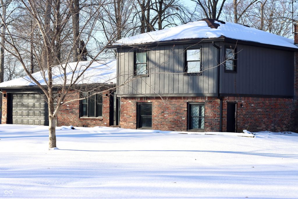 4856 Catalina Drive S, New Palestine, IN 46163