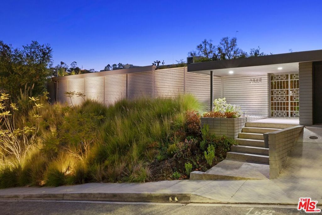 3523 Beverly Ridge Drive, Sherman Oaks, CA 91423 — photo 2