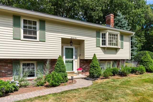 25 Lisa Lane, Reading, MA 01867