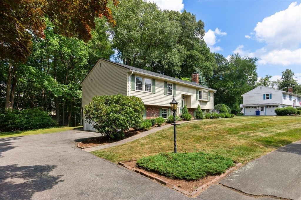 25 Lisa Lane, Reading, MA 01867
