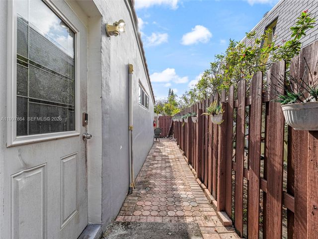 1432 NE 5th Ave, Fort Lauderdale, FL 33304