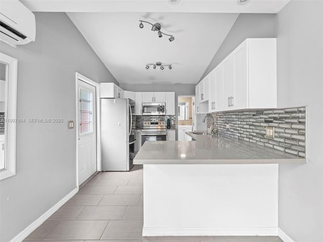 1432 NE 5th Ave, Fort Lauderdale, FL 33304