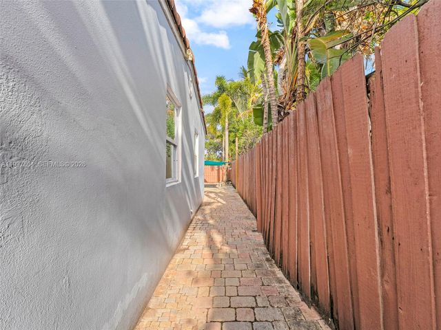 1432 NE 5th Ave, Fort Lauderdale, FL 33304