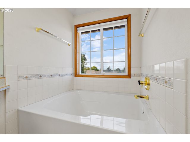 9260 Sw SKOKOMISH Ln, Tualatin, OR 97062