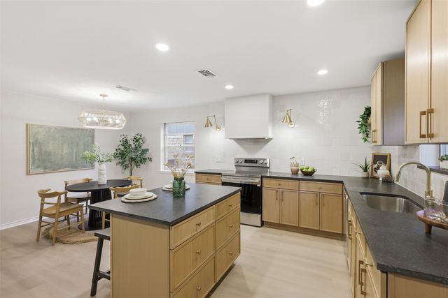 2112 Stonegate Drive N, Bedford, TX 76021