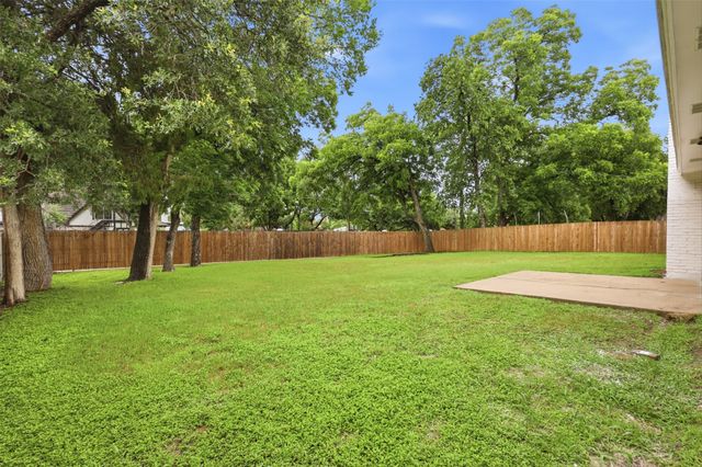 2112 Stonegate Drive N, Bedford, TX 76021