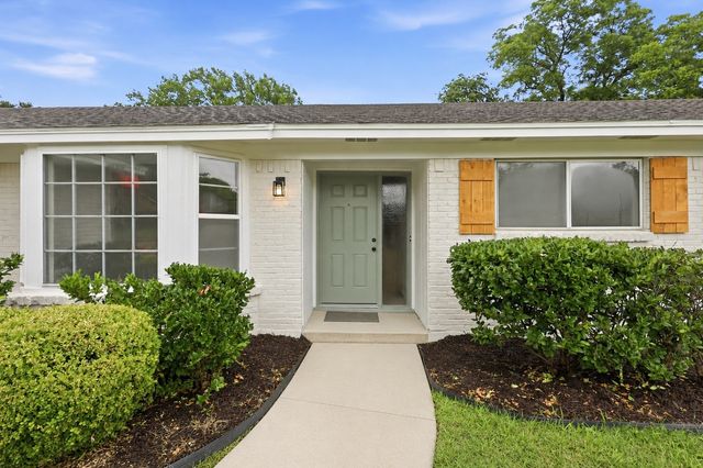 2112 Stonegate Drive N, Bedford, TX 76021