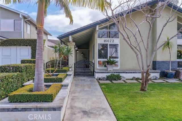 16672 Bolero Ln, Huntington Beach, CA 92649