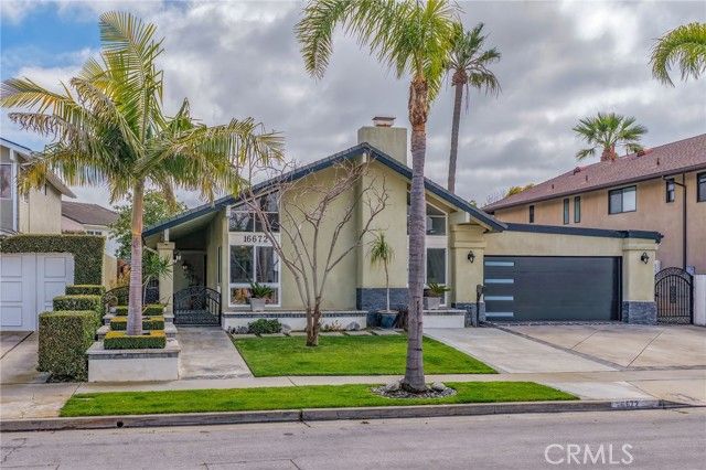 16672 Bolero Ln, Huntington Beach, CA 92649