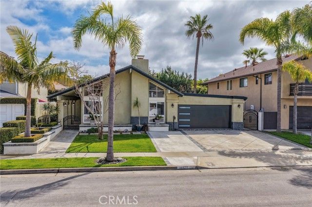 16672 Bolero Ln, Huntington Beach, CA 92649
