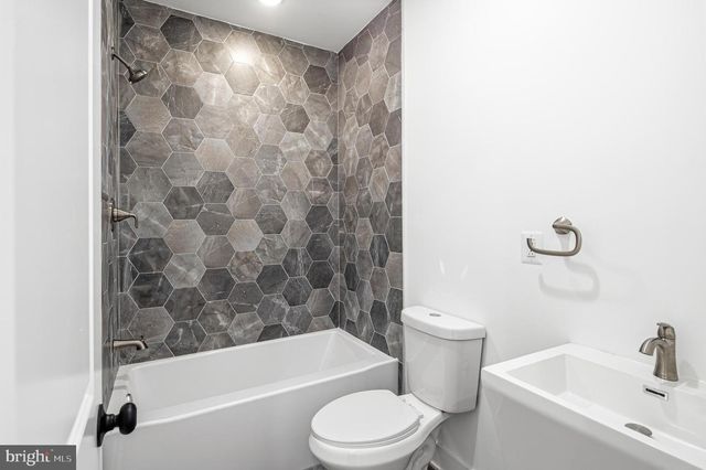 5817 WALNUT ST, Philadelphia, PA 19139