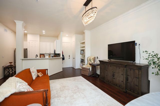 2400 S Mccue Road 104, Houston, TX 77056