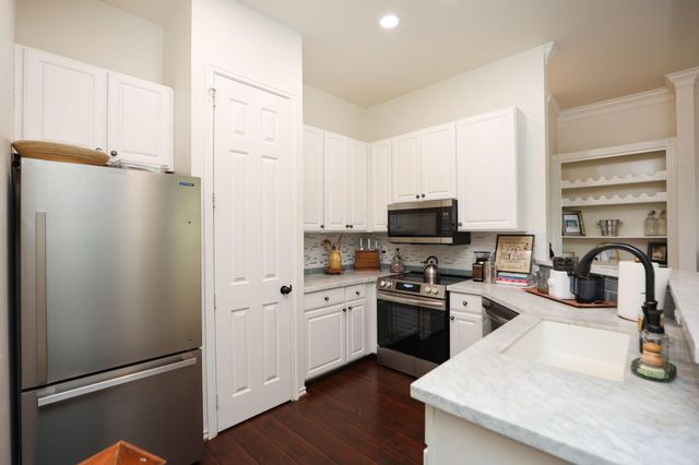2400 S Mccue Road 104, Houston, TX 77056