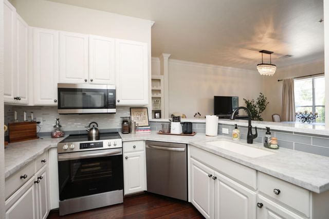 2400 S Mccue Road 104, Houston, TX 77056