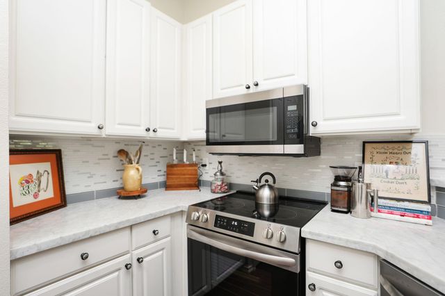 2400 S Mccue Road 104, Houston, TX 77056