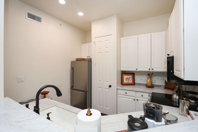 2400 S Mccue Road 104, Houston, TX 77056