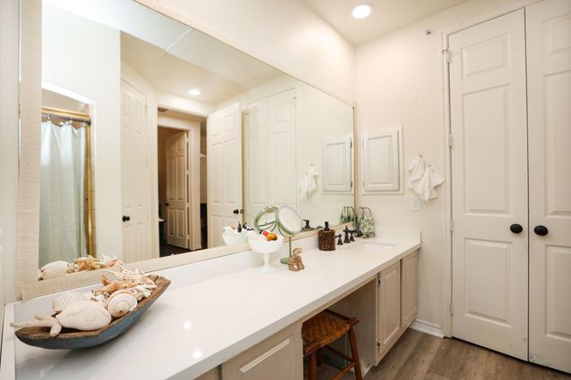 2400 S Mccue Road 104, Houston, TX 77056