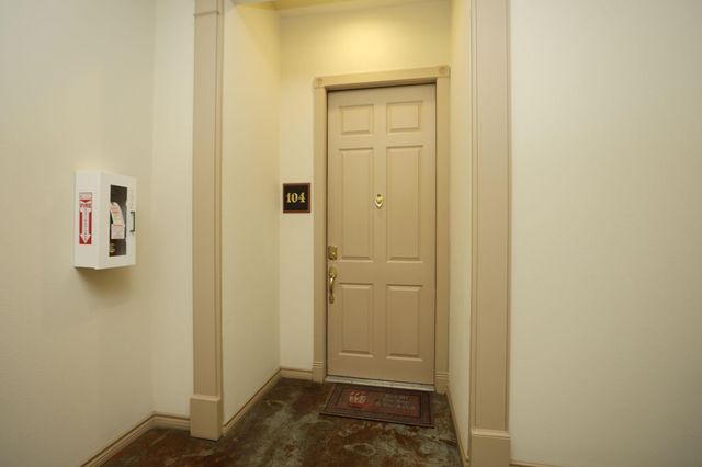 2400 S Mccue Road 104, Houston, TX 77056