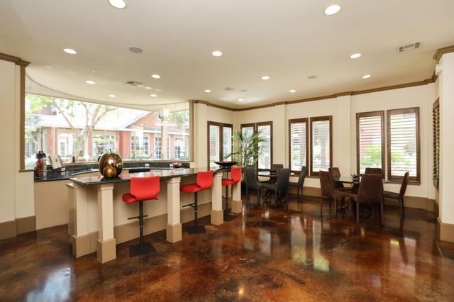 2400 S Mccue Road 104, Houston, TX 77056