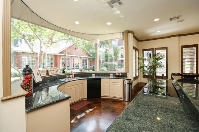 2400 S Mccue Road 104, Houston, TX 77056