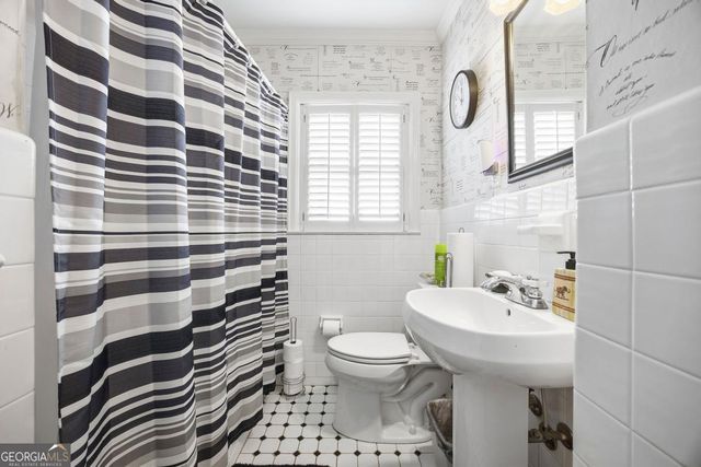 516 Stillwood Drive, Gainesville, GA 30501