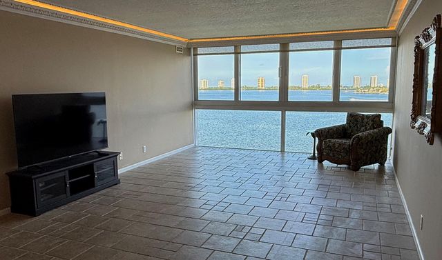 401 Lake Shore Drive 802, Lake Park, FL 33403