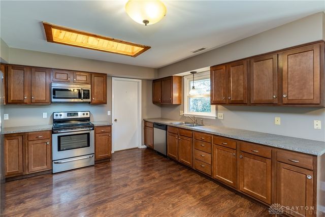 1075 Crestview Drive, Troy, OH 45373