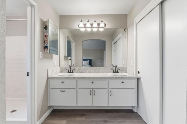 7305 N Woodrow, Fresno, CA 93720