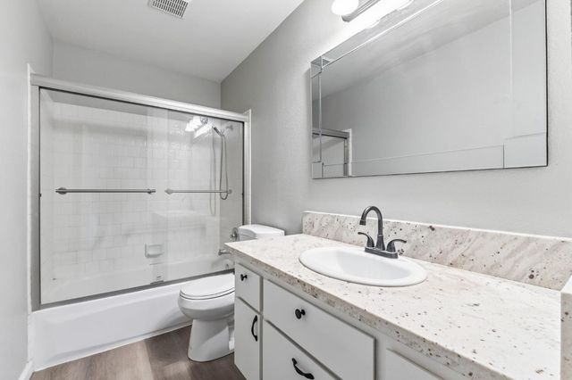 7305 N Woodrow, Fresno, CA 93720