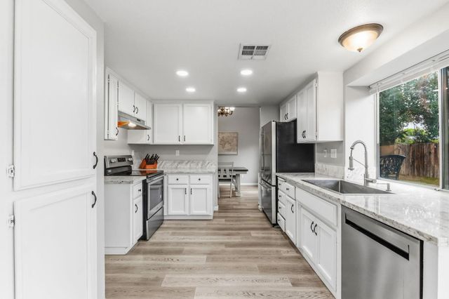 7305 N Woodrow, Fresno, CA 93720