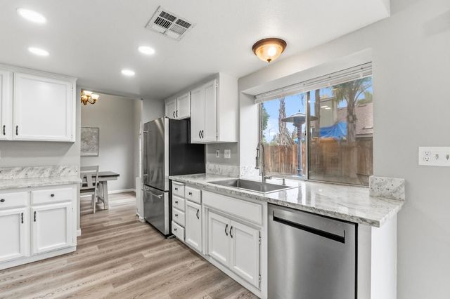 7305 N Woodrow, Fresno, CA 93720