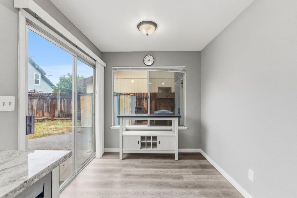 Image 12 of property listing at 7305 N Woodrow, Fresno, CA 93720