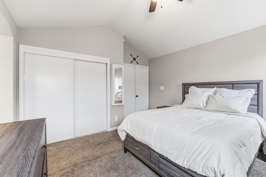 Image 14 of property listing at 7305 N Woodrow, Fresno, CA 93720