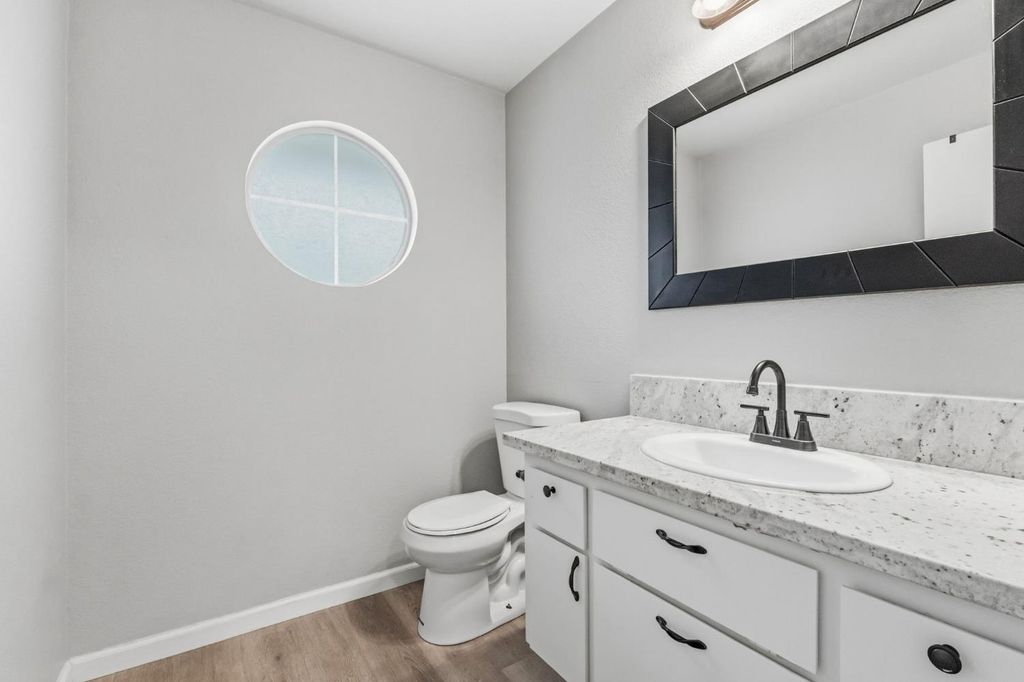 Image 17 of property listing at 7305 N Woodrow, Fresno, CA 93720