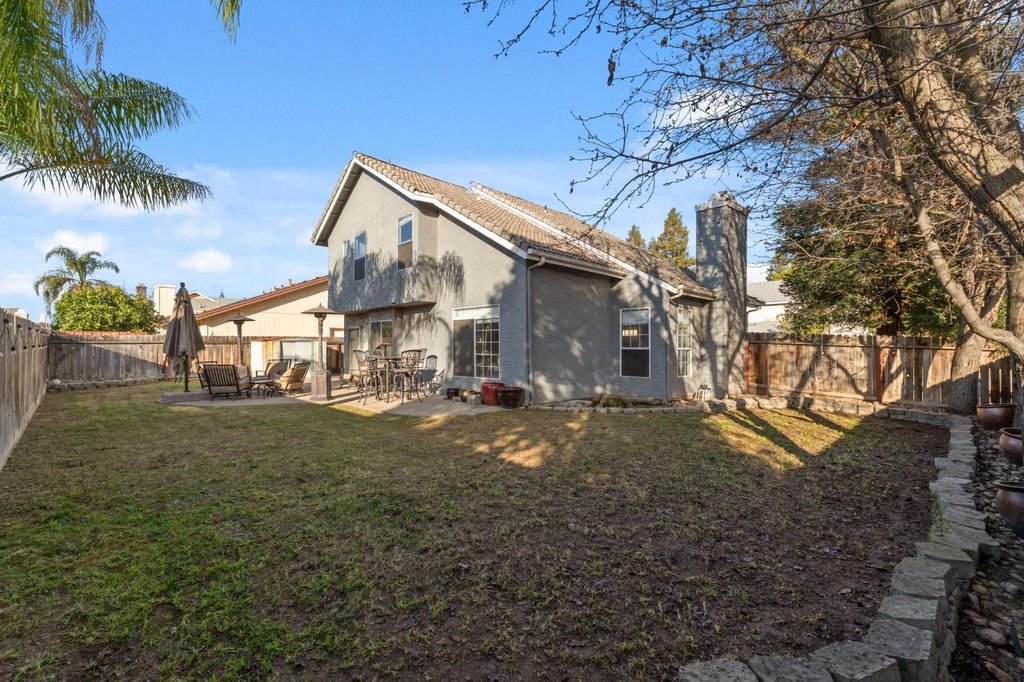 Image 25 of property listing at 7305 N Woodrow, Fresno, CA 93720