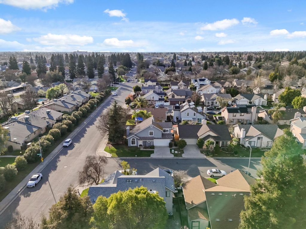 Image 30 of property listing at 7305 N Woodrow, Fresno, CA 93720