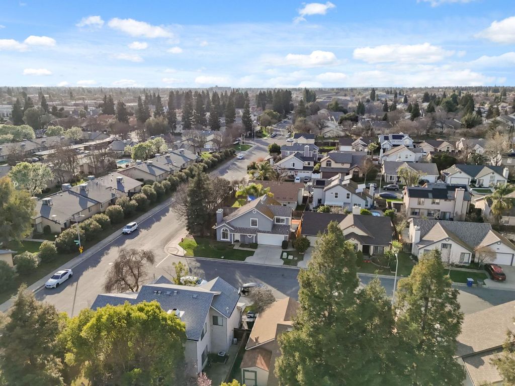 Image 31 of property listing at 7305 N Woodrow, Fresno, CA 93720